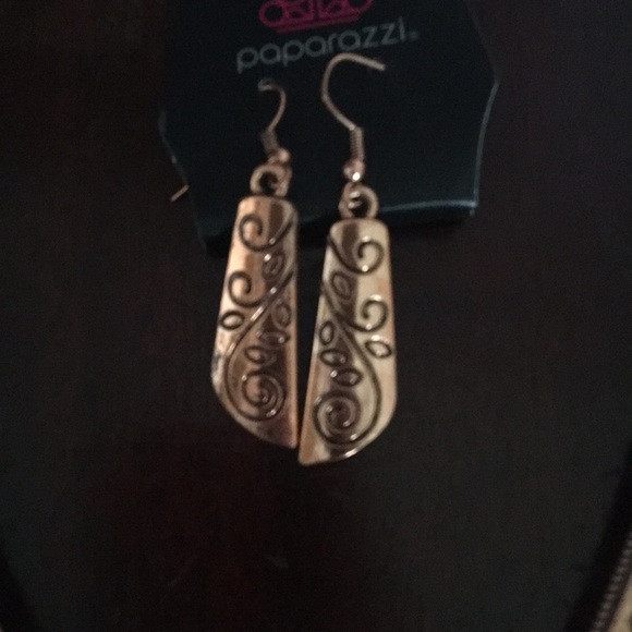 Stunning Metallic Statement Necklace & Earring Set - Picture 3 of 5